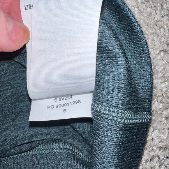 Vuori Men's Blue Ponto
Performance Crew SweaterShirt /
Size-Small - Picture 6 of 6